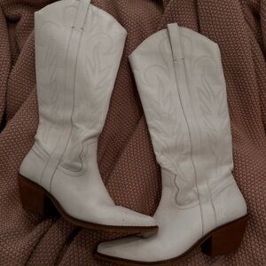 White Western-Style Women's Boots